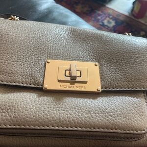 Michael kors ipurse